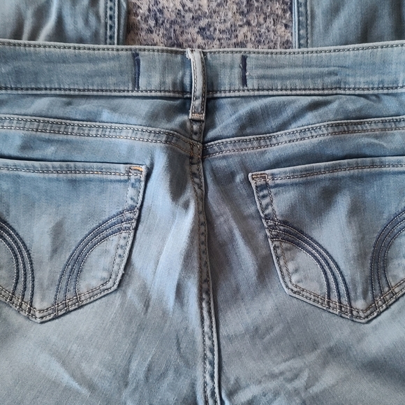 Hollister Jeggings. Denim Wash. 5 Short or W27, L27. - Picture 3 of 5